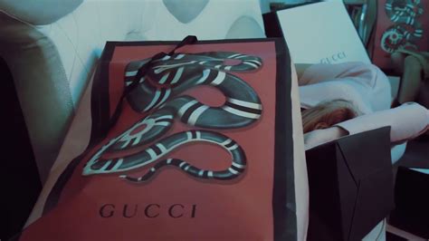 face еду в магазин gucci